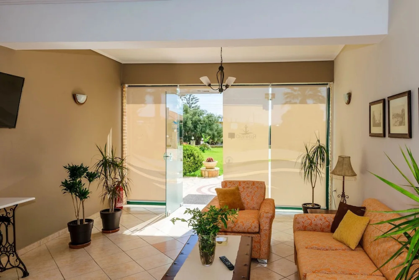 Remezzo Apartments & Studios