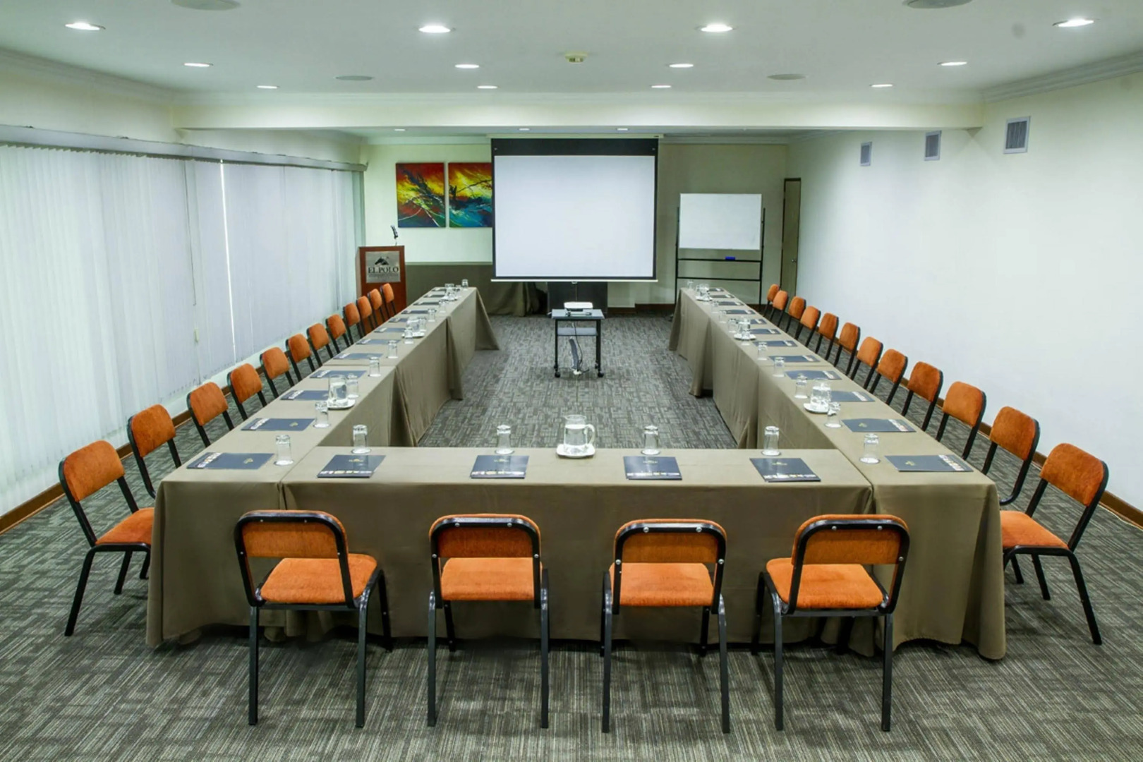 El Polo Hotel & Suites