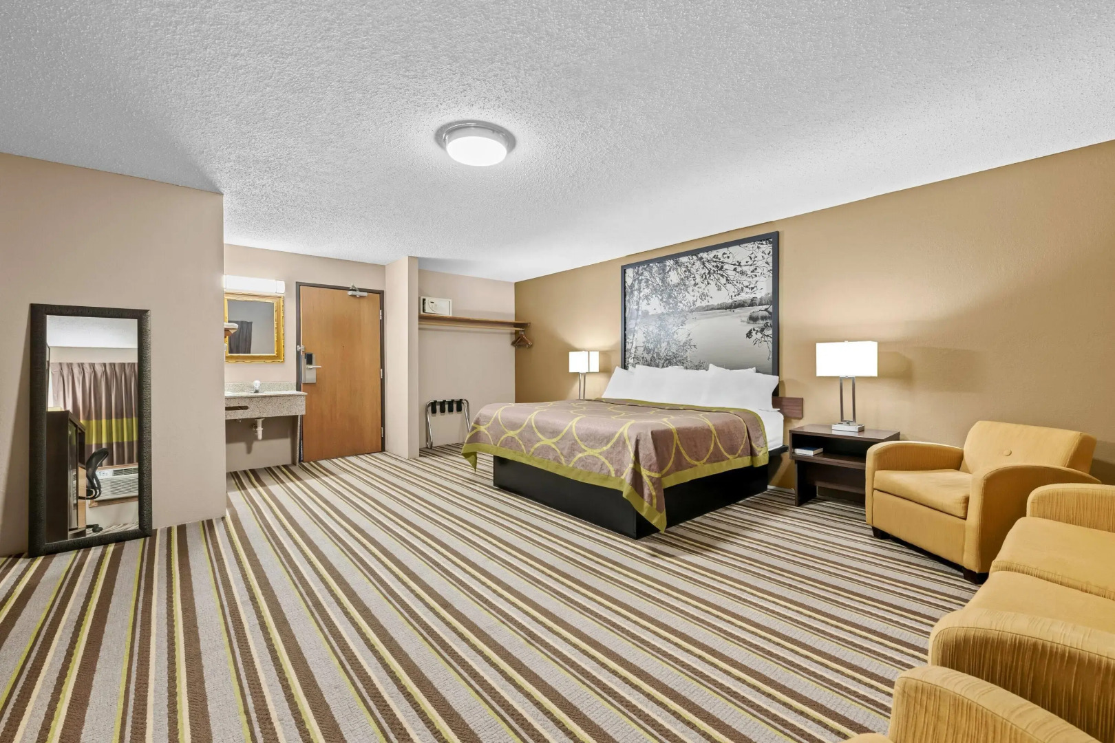 Super 8 by Wyndham Blue Earth