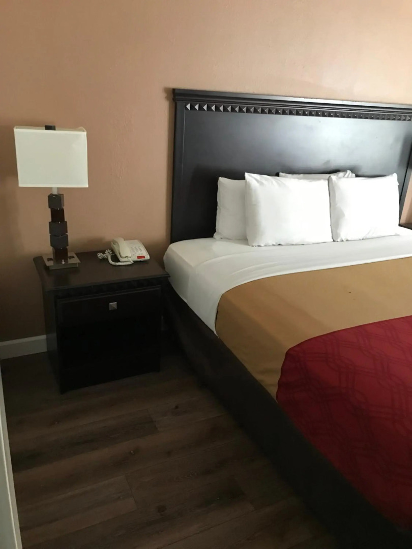 Rodeway Inn & Suites
