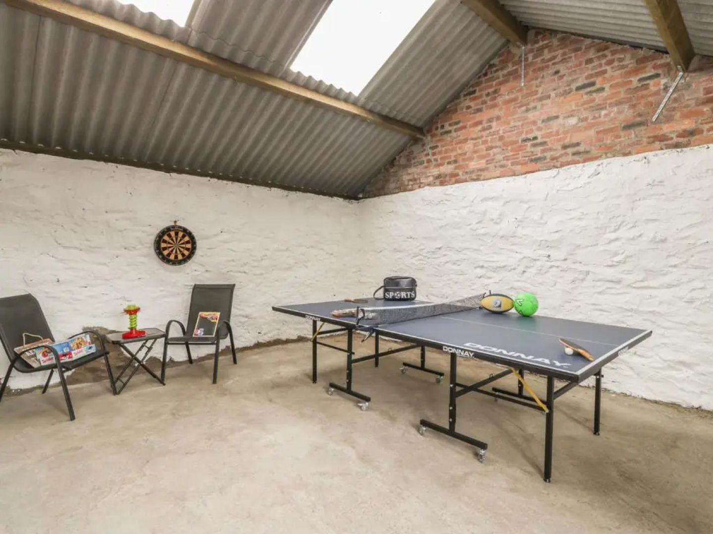 Rhianwen, Plas Moelfre Hall Barns