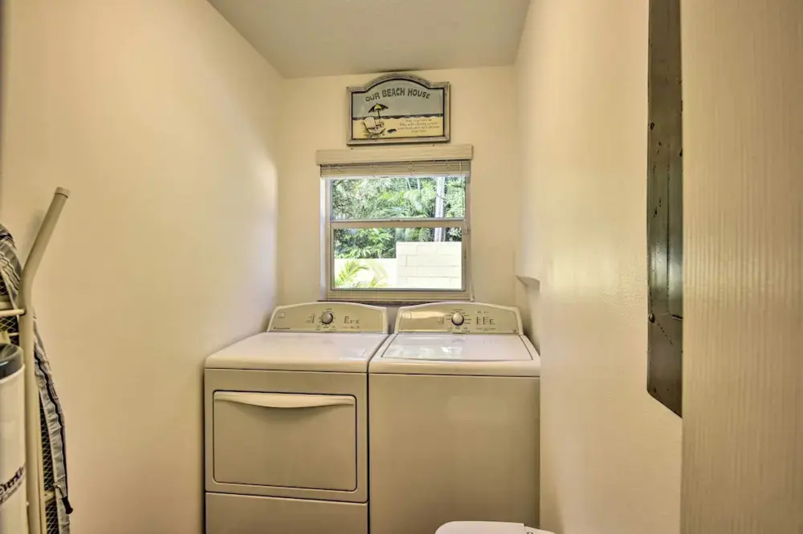 Sunny Cocoa Beach Escape w/ Bikes, Walk to Beach