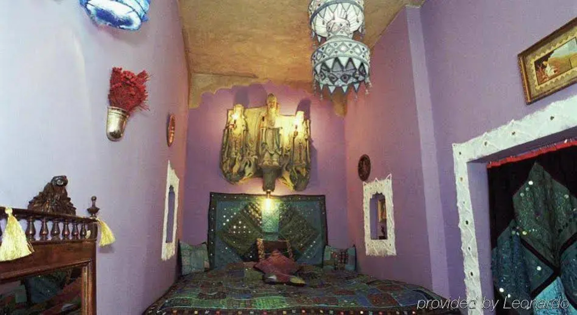 Hotel Trivia Antique