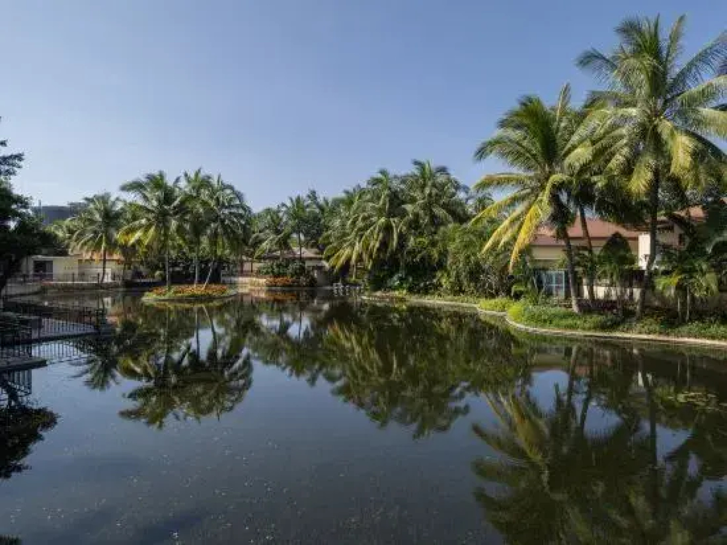 Lingshui Ocean Heart Hotel (Clear Water Bay)