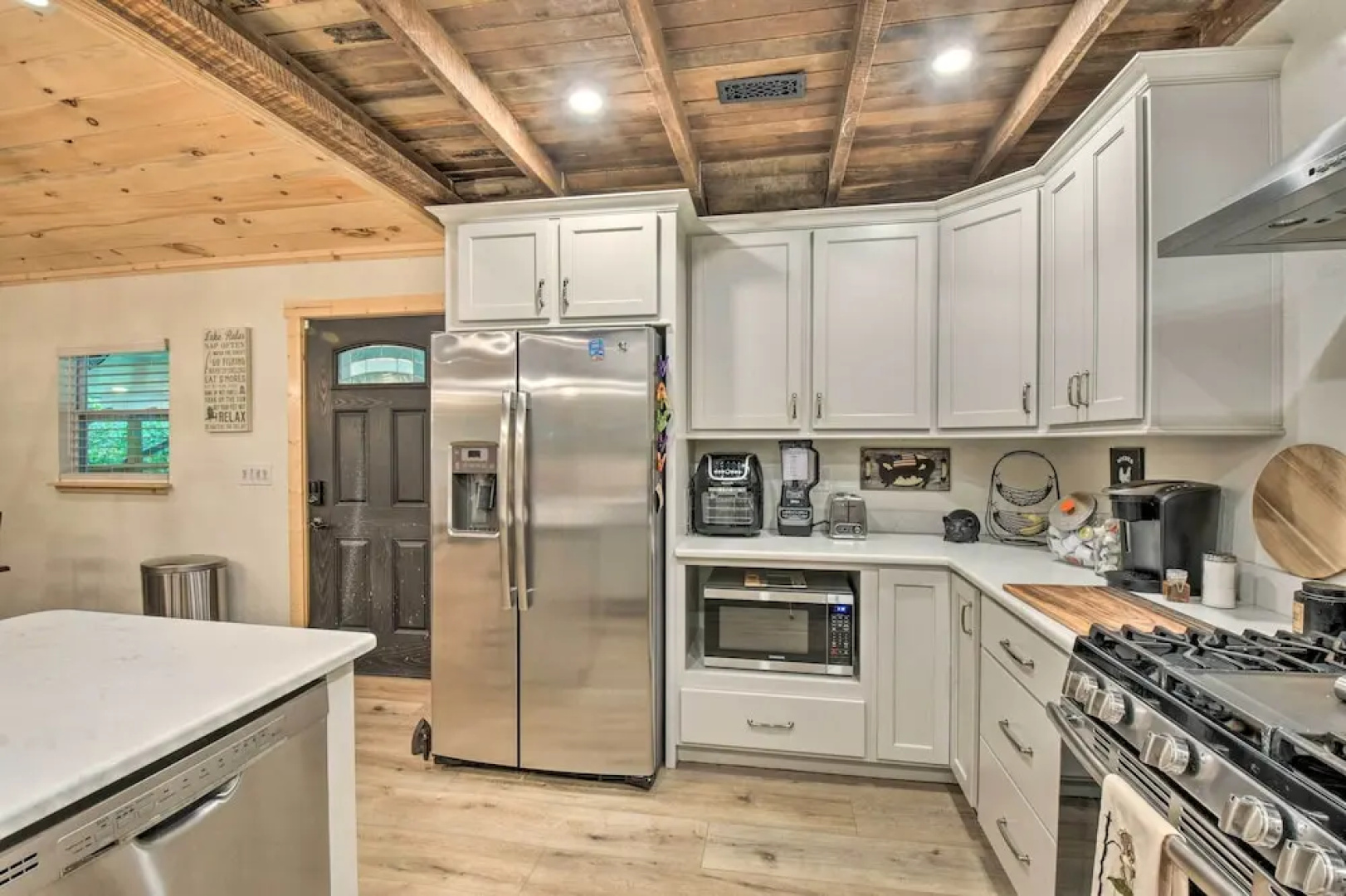 Hiawassee Getaway w/ Hot Tub, Deck & Lake Access!