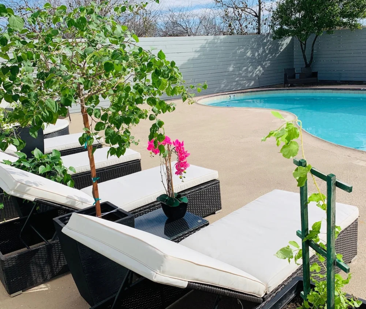 Stratus Suites - Boutique Hotel