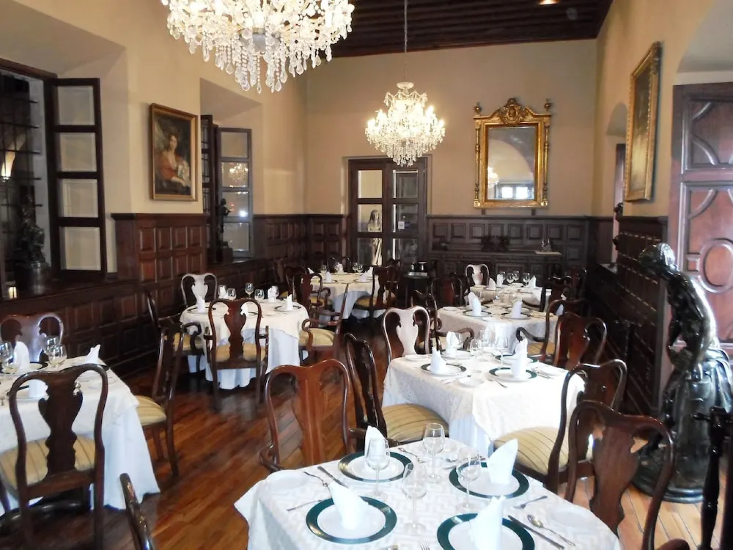 Hotel Virrey De Mendoza
