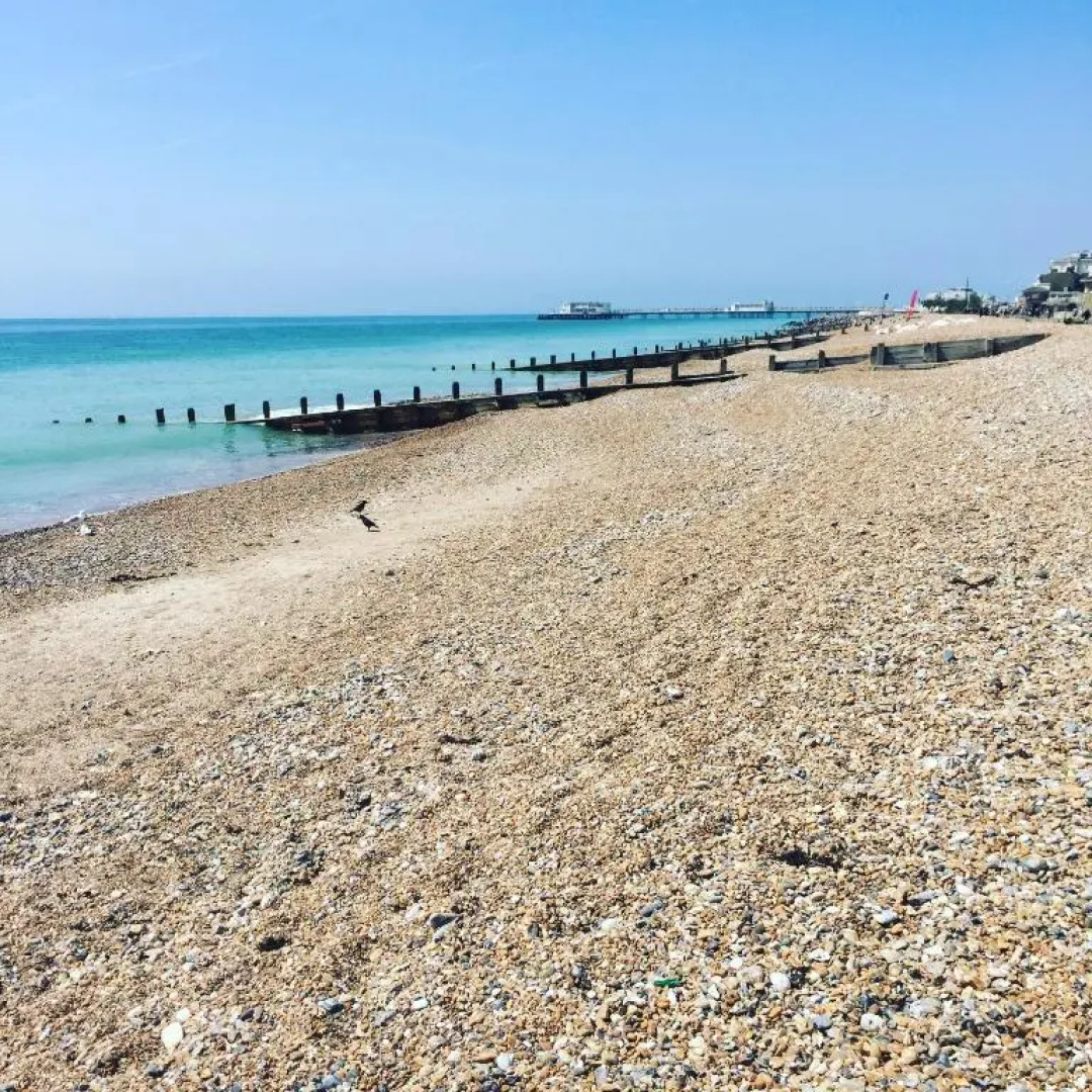 Gorgeous Central Studio with Balcony, 2 mins to Beach and Pier