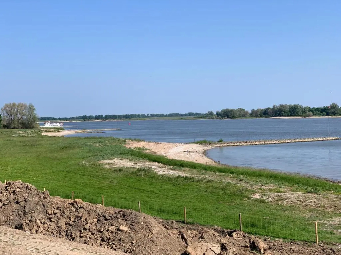 Gorinchem, spacious house, terrace at the water
