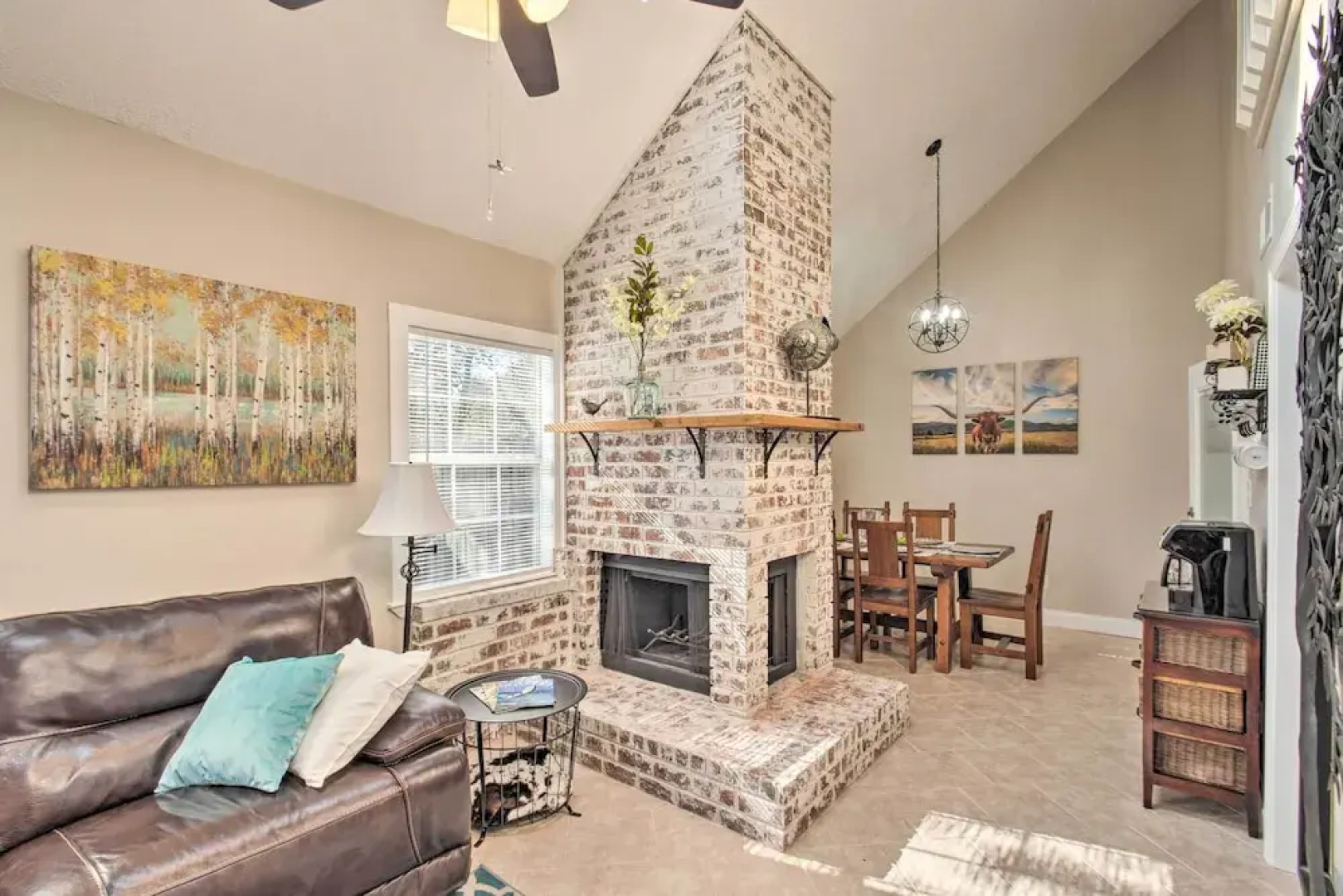 Pet-friendly A-frame Retreat Near Dtwn + Beaches!