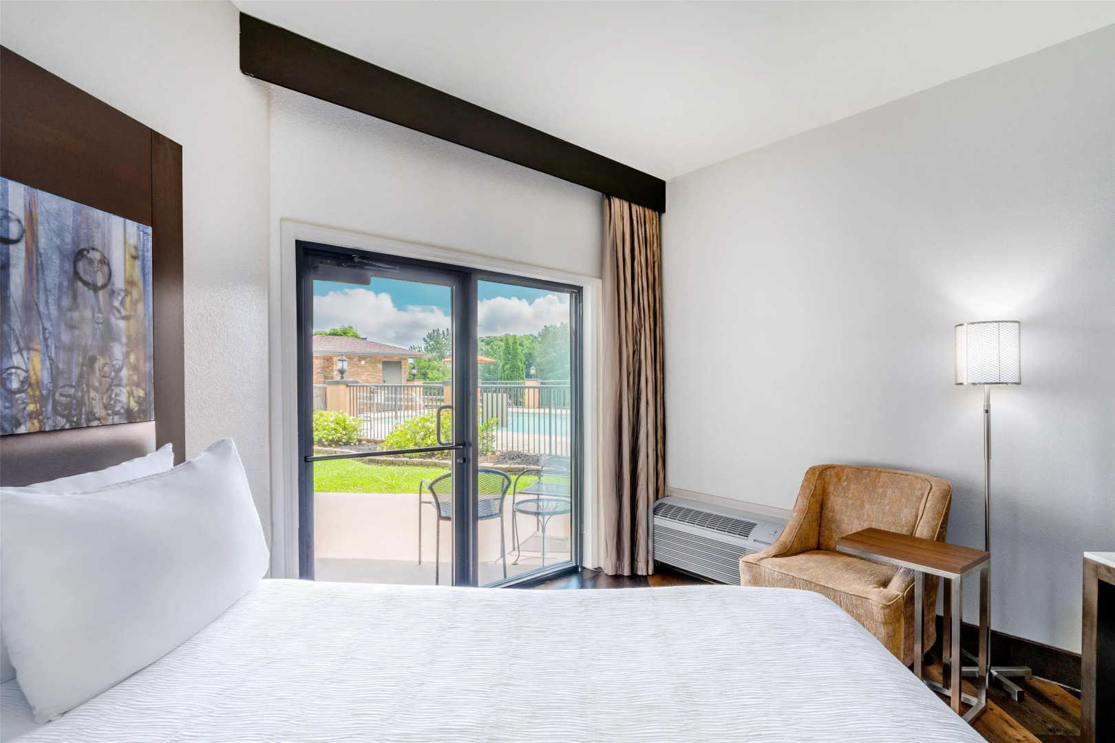 Aiden by Best Western Warm Springs Hotel and Event