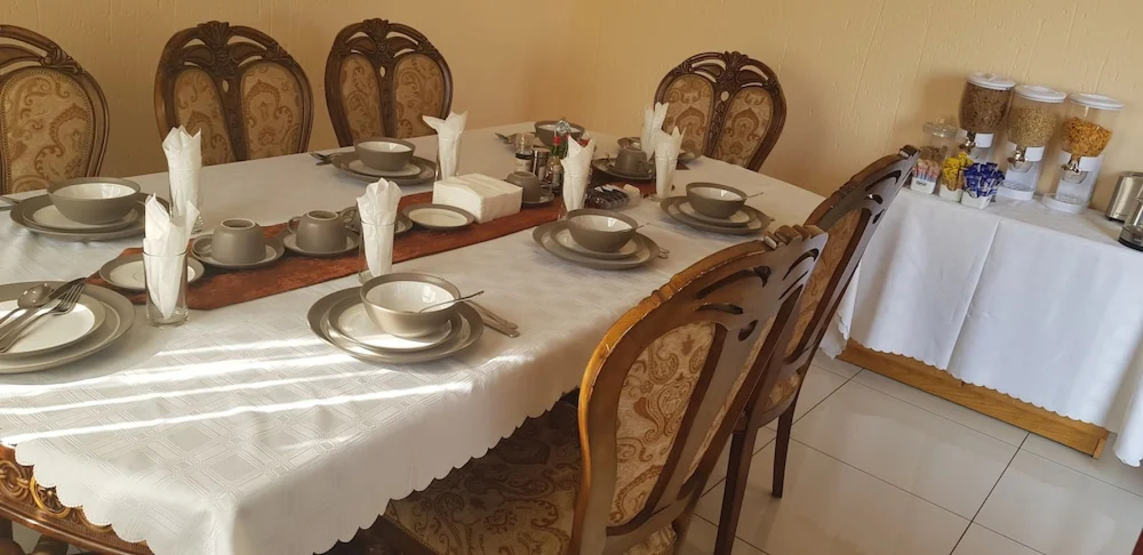 Ekuthuleni Guest House - Soweto