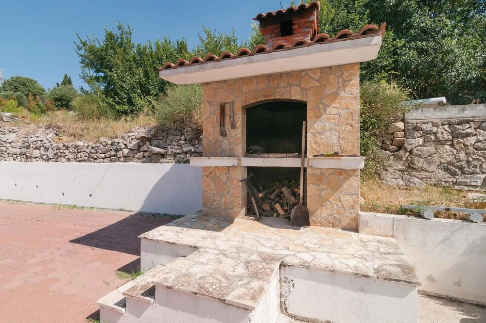 Beautiful Home in Mravince With Wifi and 2 Bedrooms