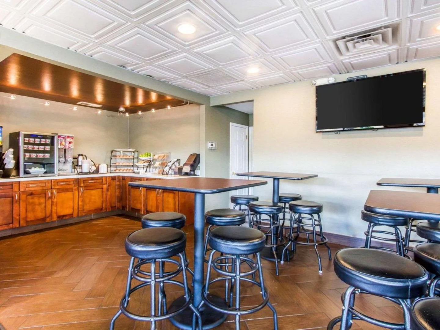 Econo Lodge University