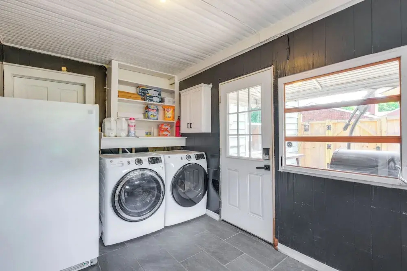 4 Mi to Liberty U: Huge Home w/ Yard & Hot Tub