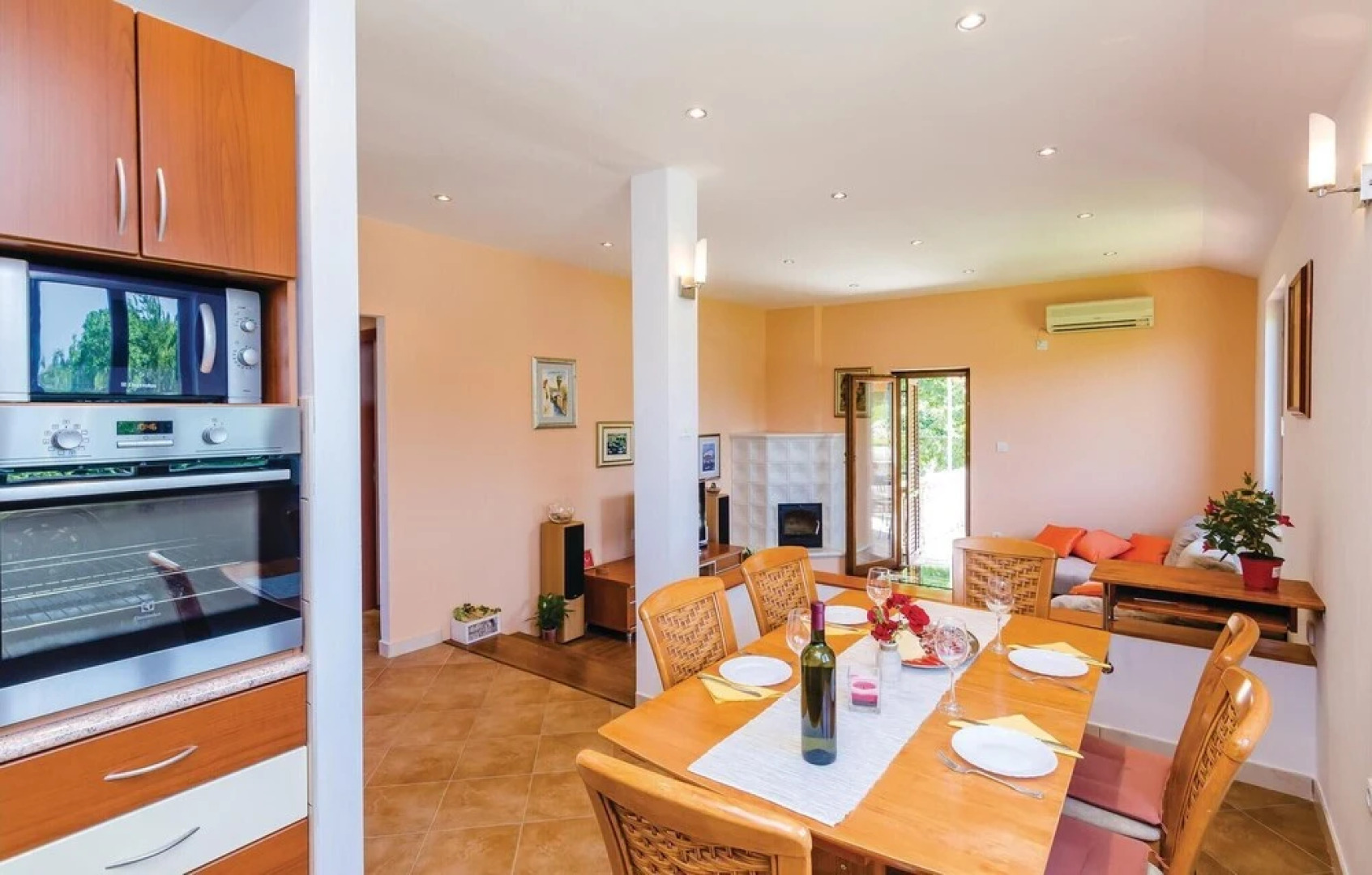 Two-Bedroom Apartment Gruda with an Outdoor Swimming Pool 08