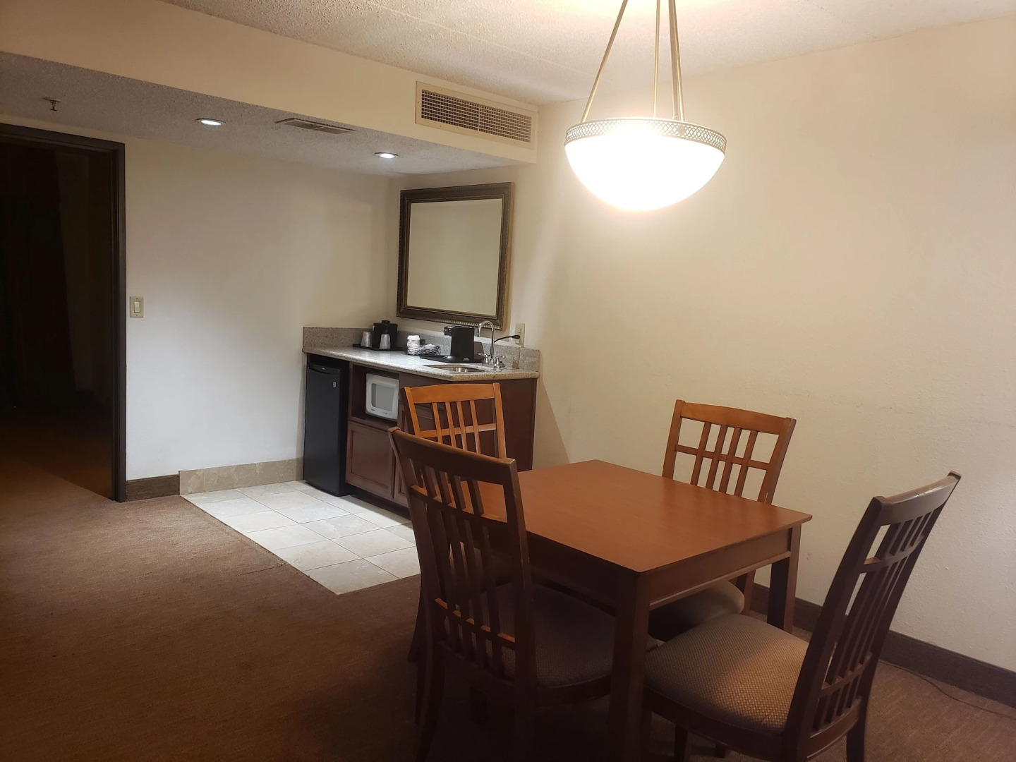 Tulsa Square Hotel Central, I-44 By OYO