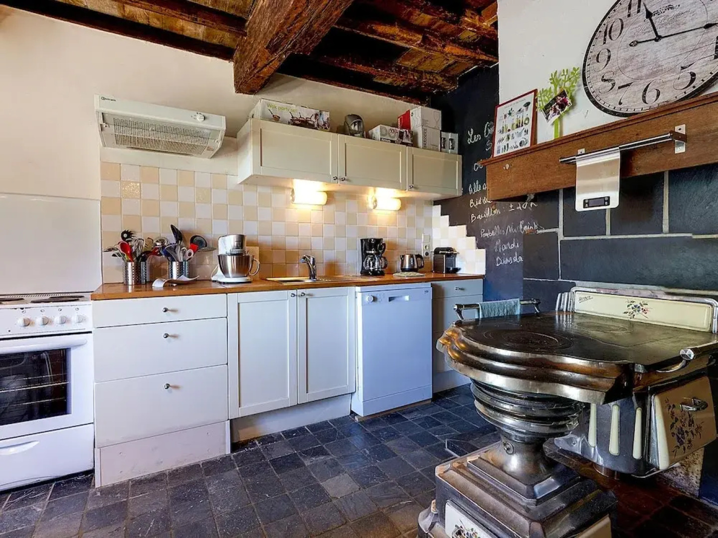 Cozy Holiday Home in Gros-fays With Terrace