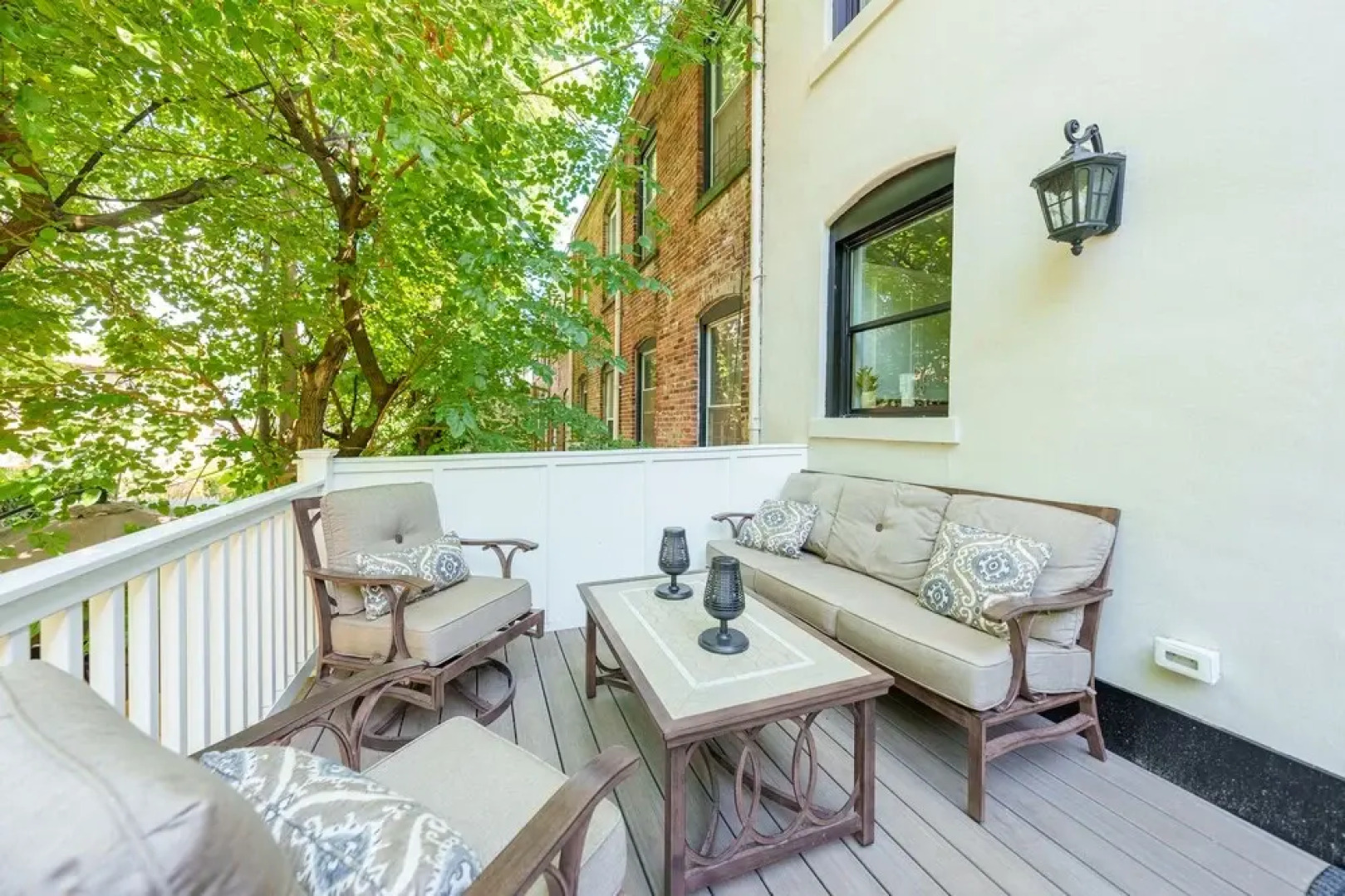 Simon Stays I Urban Oasis