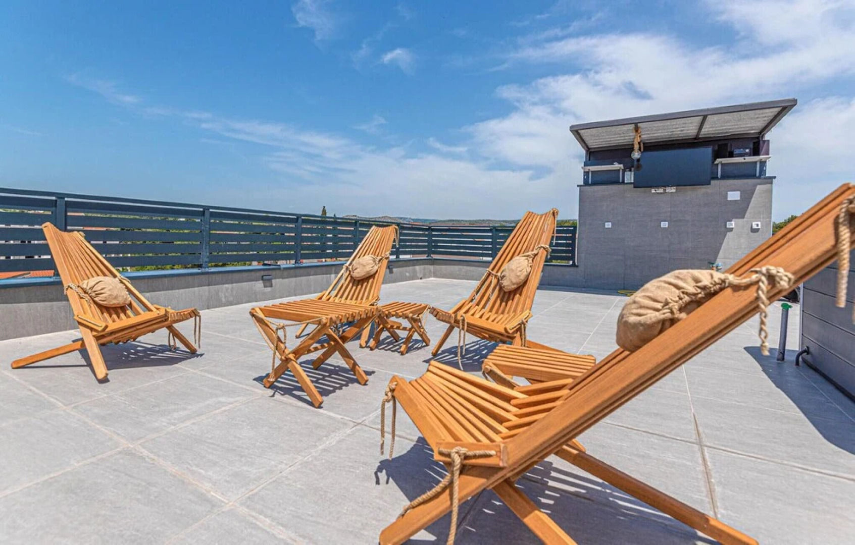 Beautiful Home in Brodarica With Wifi and 4 Bedrooms