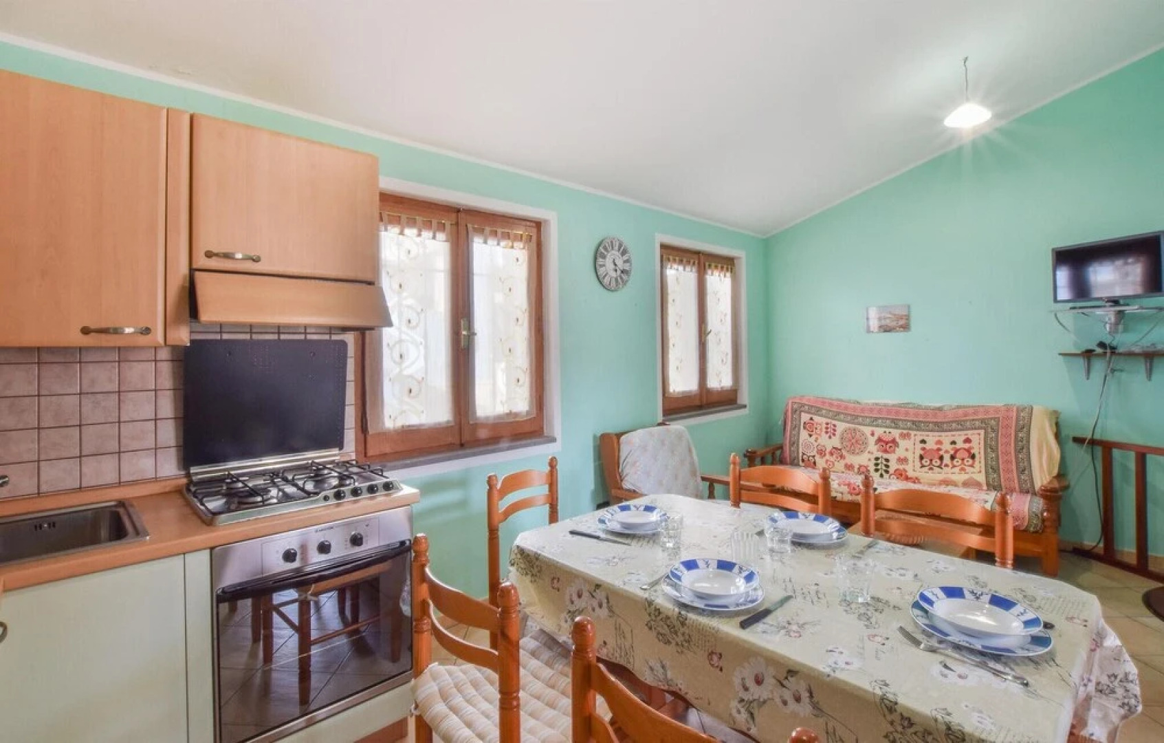 Stunning Home in S.caterina di Pittinur With 2 Bedrooms and Wifi