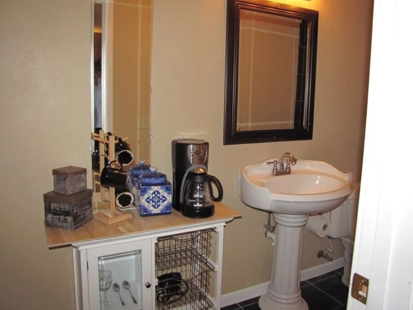 White House Inn on the Waterfront