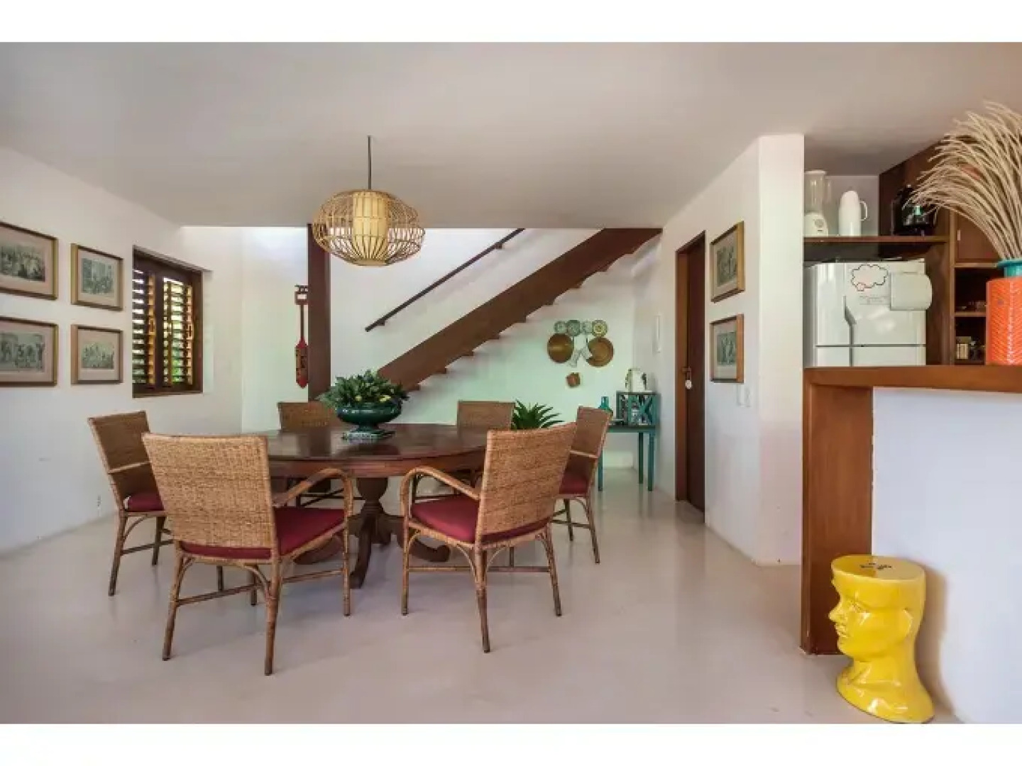 Vila do Outeiro em frente a praça da igreja