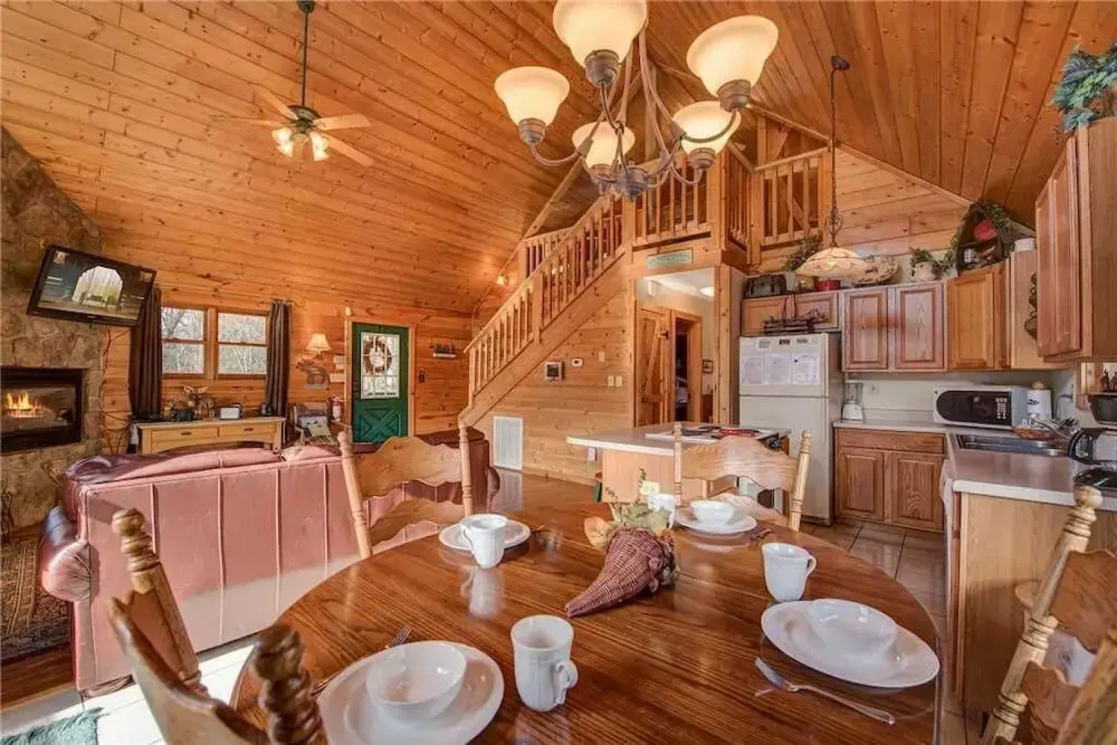 Bearway to Heaven 1 Bedroom Home with Hot Tub