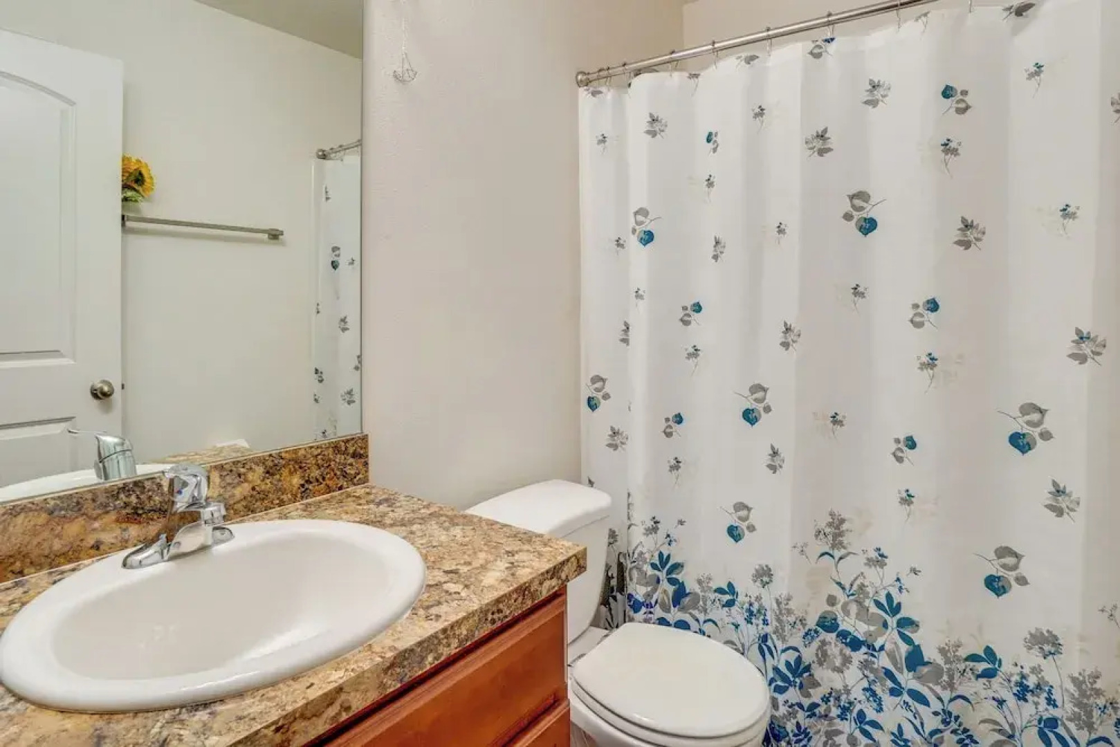 Tavares Retreat w/ Covered Patio & Private Yard