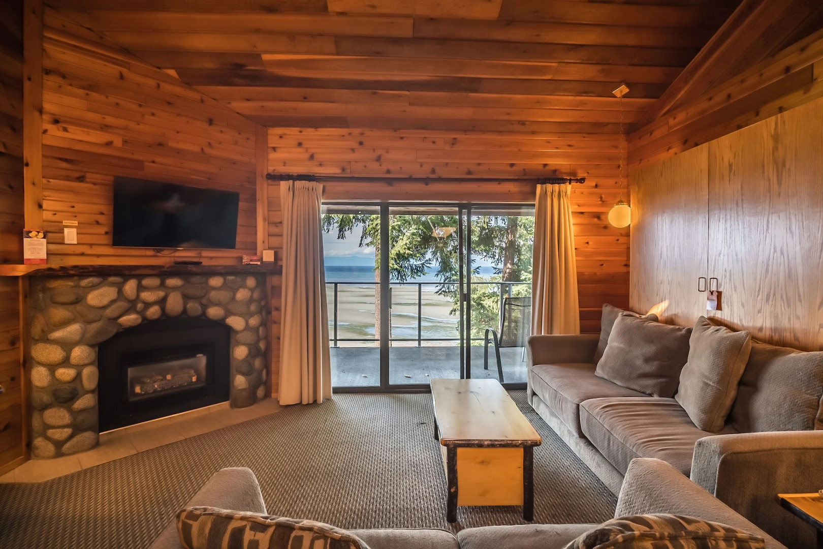 Tigh-Na-Mara Seaside Spa Resort