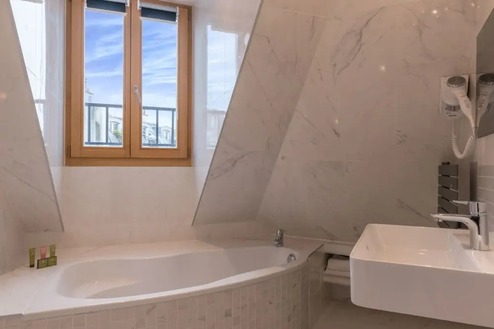 Отель Aida Opera