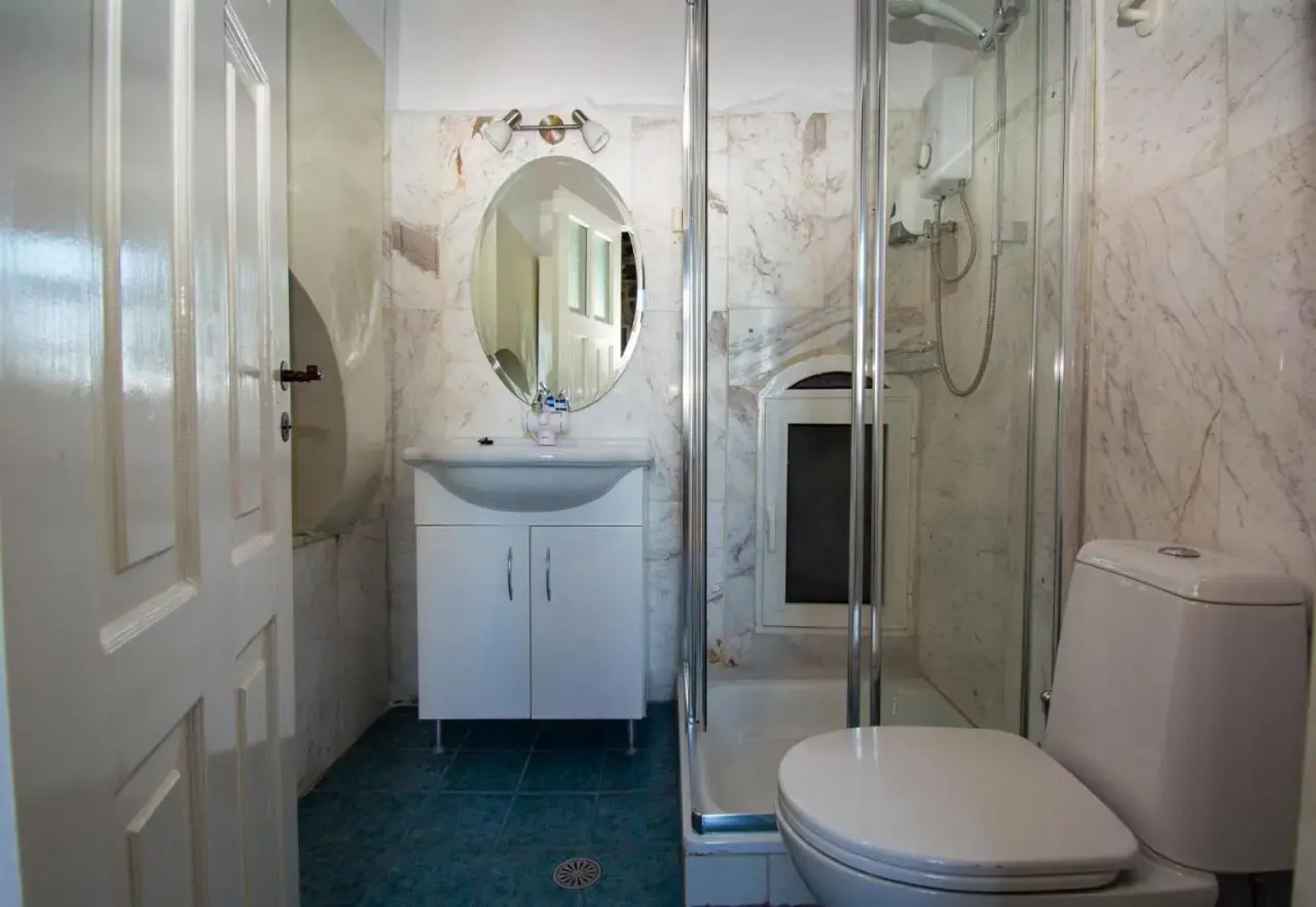 Plousiadi΄s Stone House