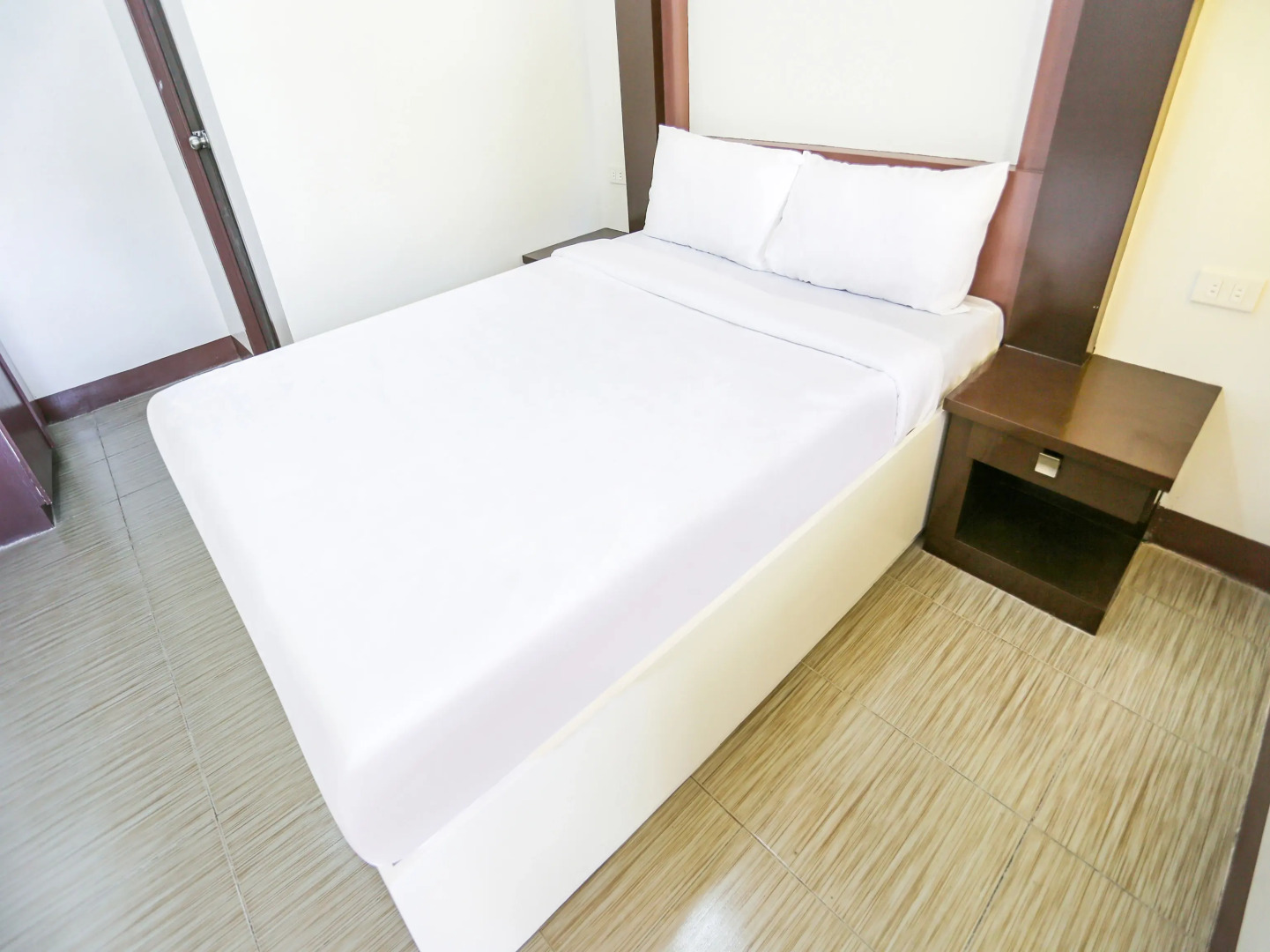 Jrja Suites by OYO Rooms