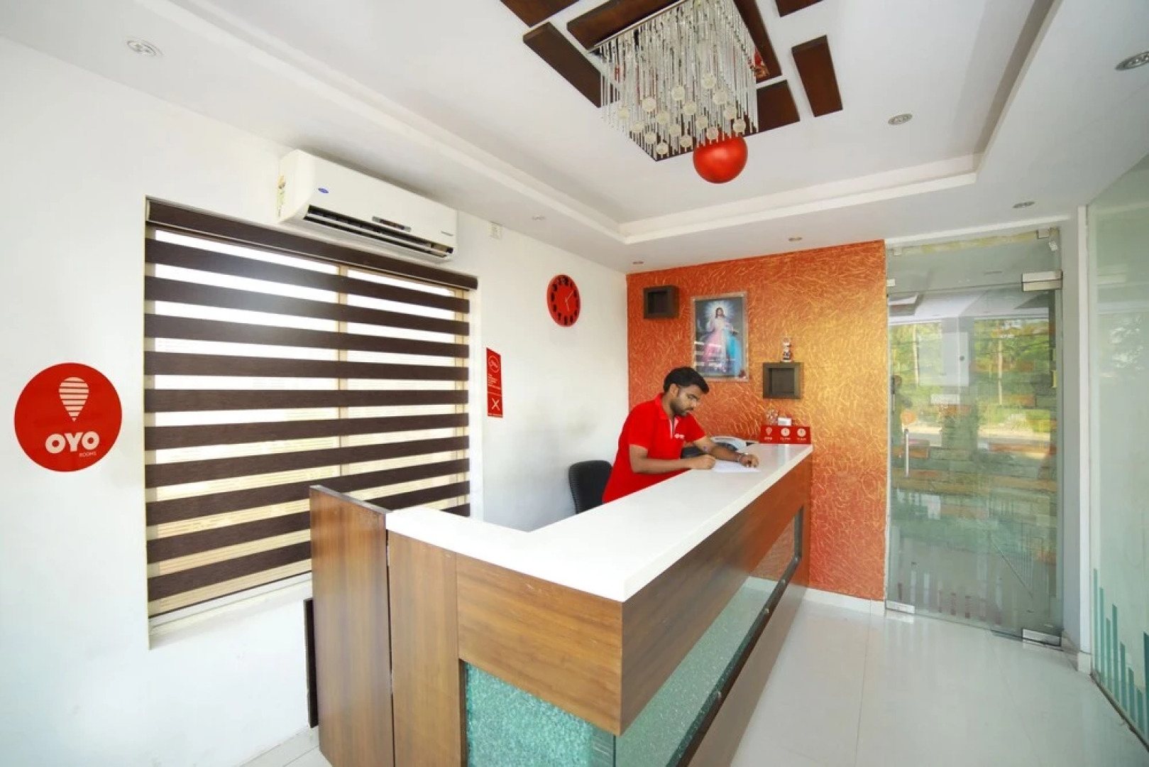 OYO 2300 Hotel The Platinum Inn