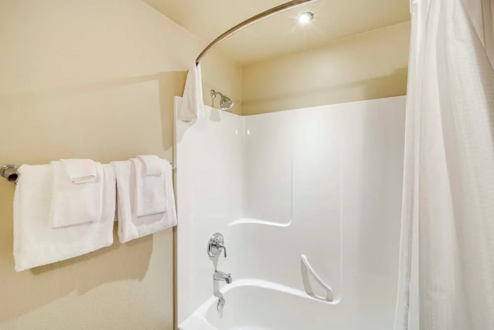 Steps to Lake Chelan: Condo w/ Resort Amenities!