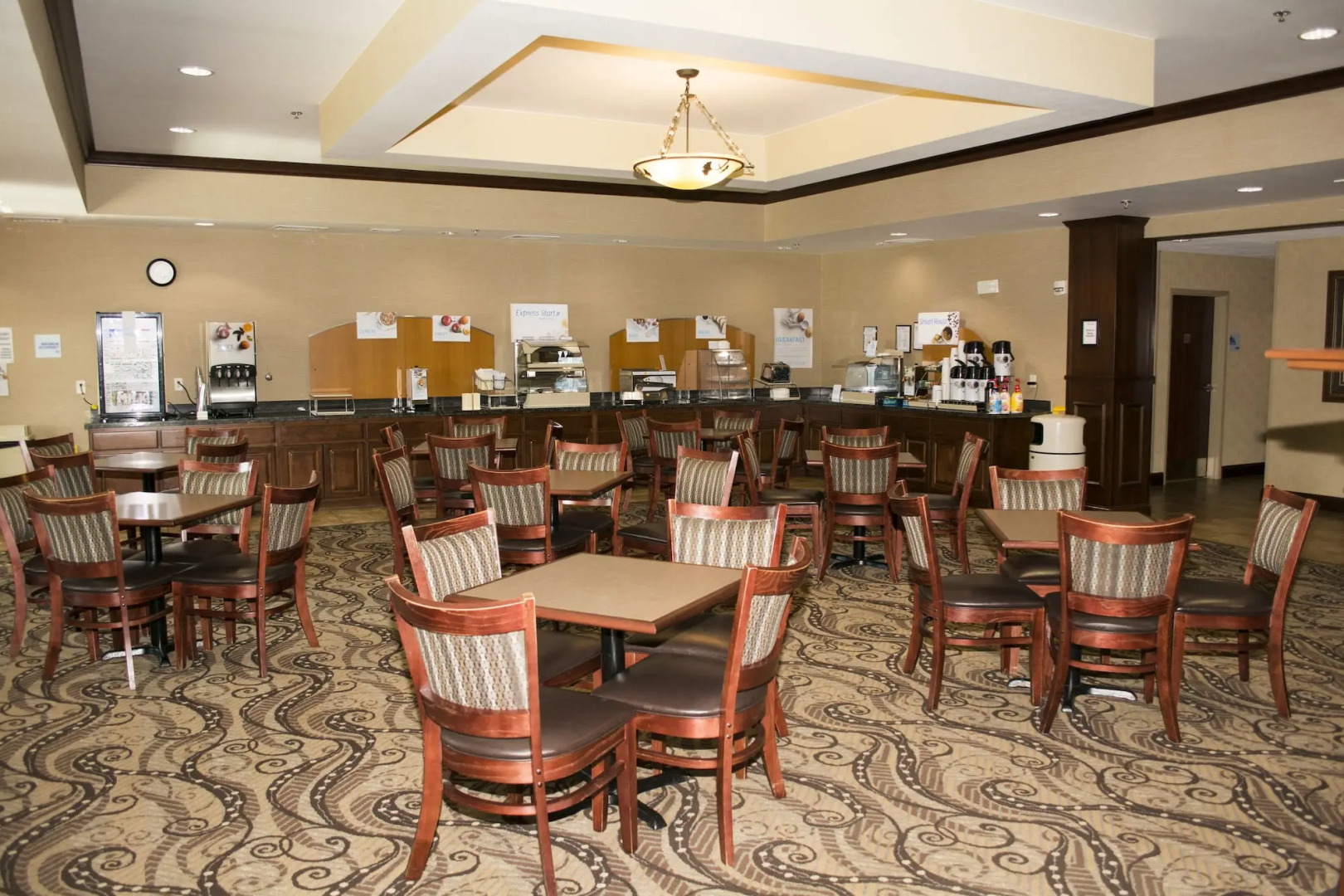 Holiday Inn Express and Suites Mason City by IHG