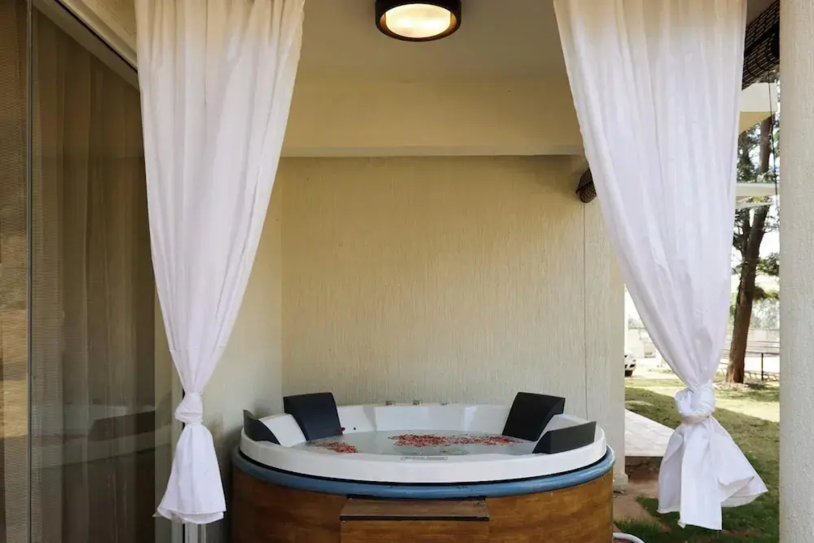 Royal County Villa by Stayjade