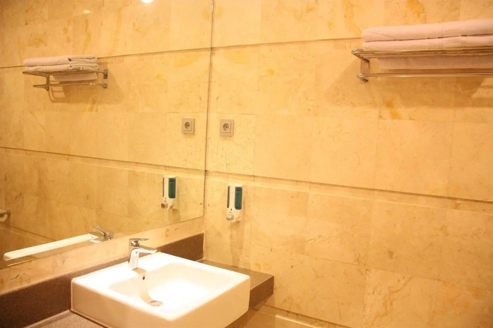 Swiss-Belcourt Makassar