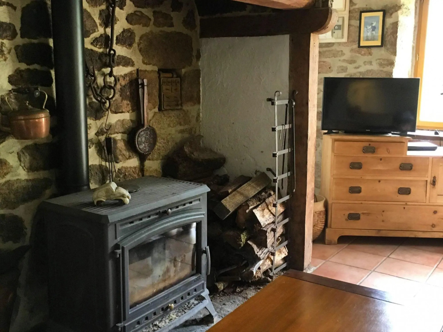 Tranquil Holiday Home in Auriac with Outdoor Swimming Pool