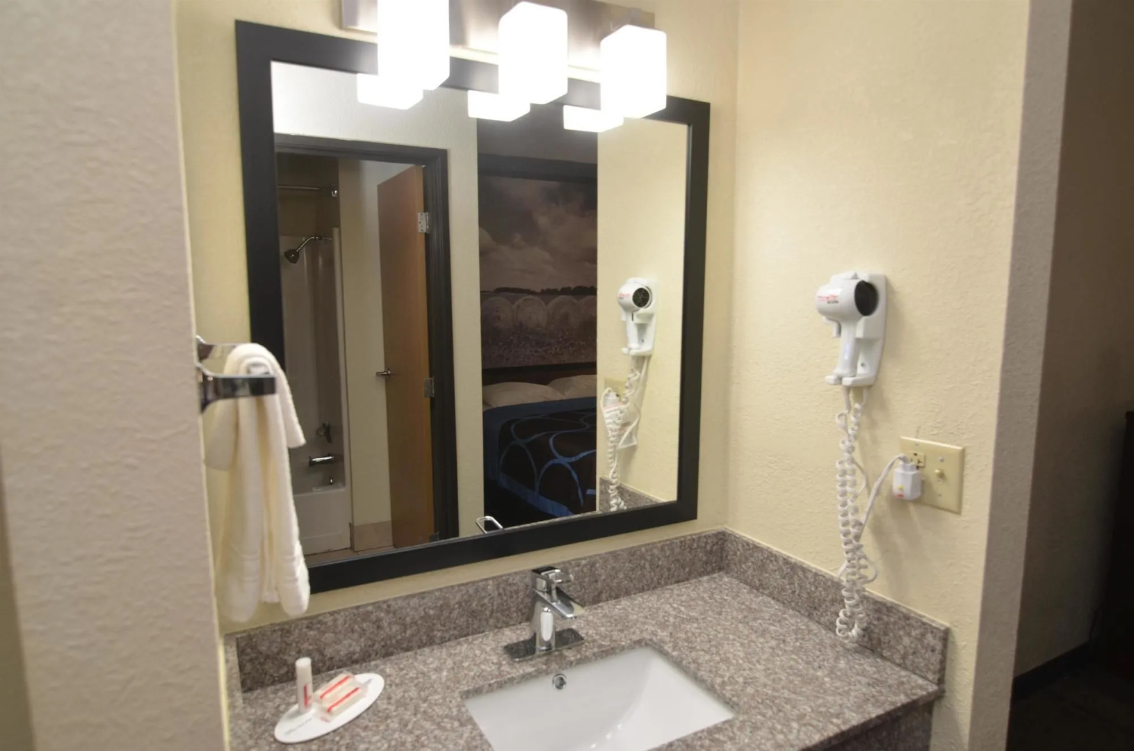 Super 8 Urbandale Des Moines Area