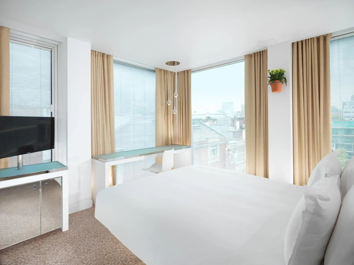 the youniQ Hotel