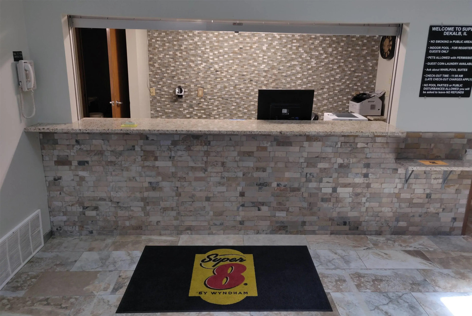 Super 8 by Wyndham DeKalb IL