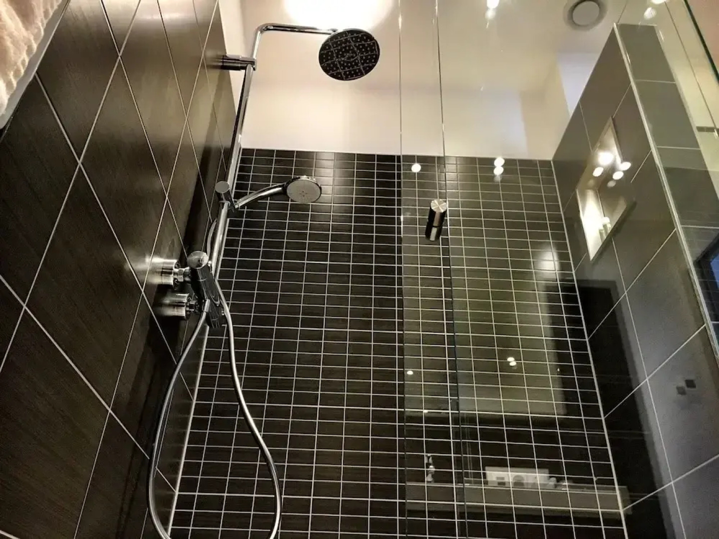 Apart Food and Drinks