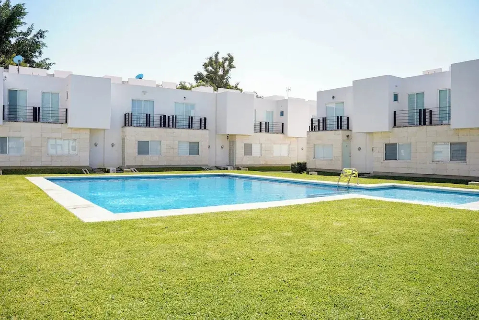 Modern House in Yautepec l Pool & Garden