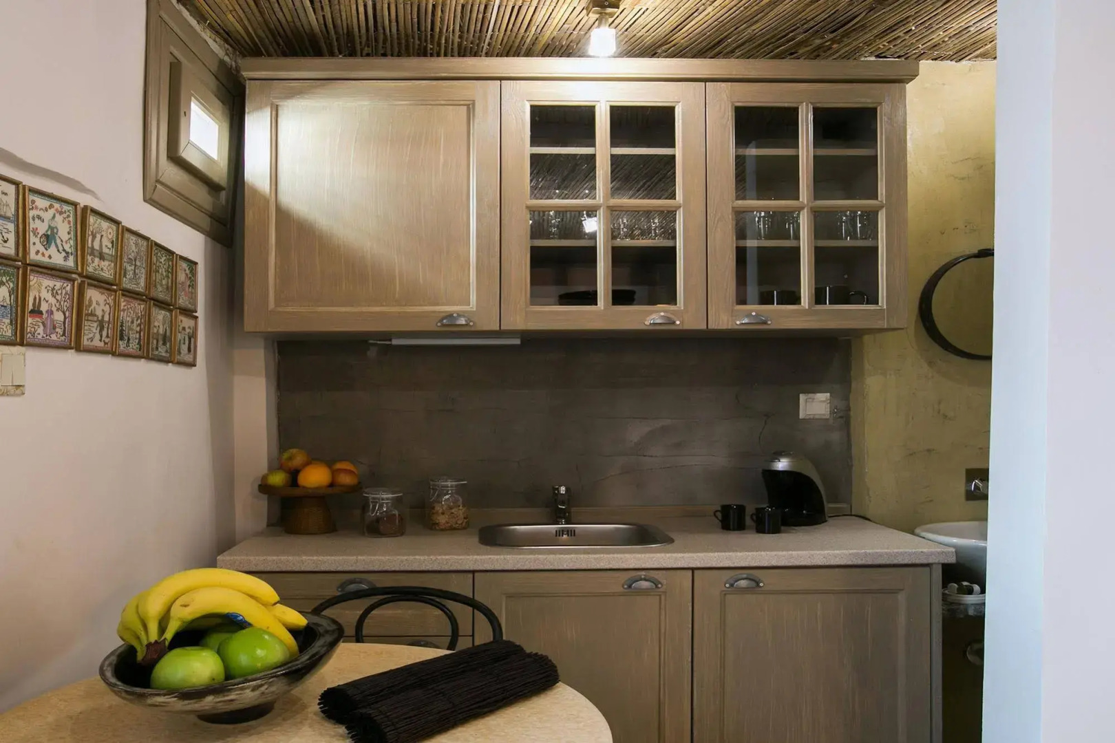 Classic Villa Ottoman