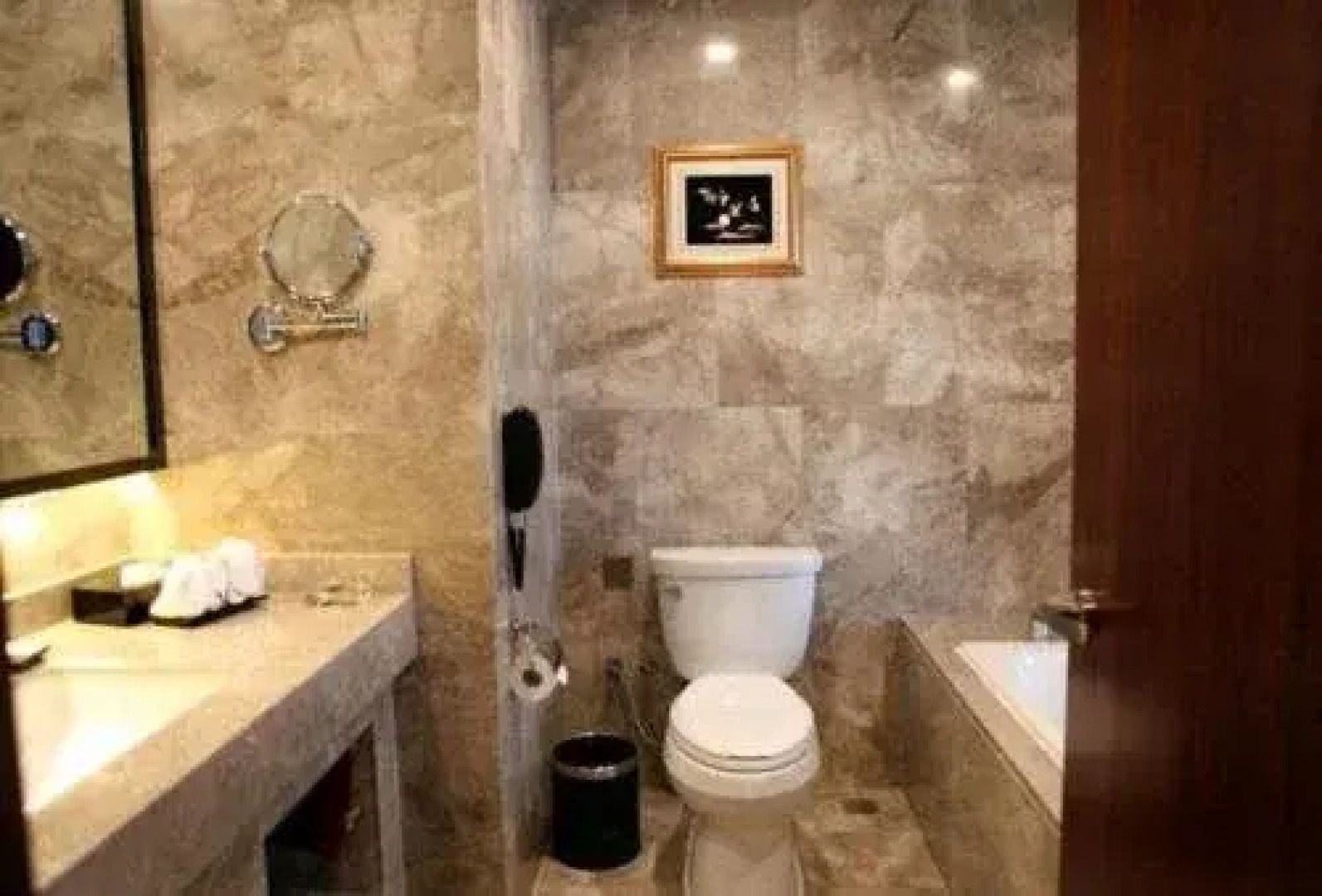 Longyue International Hotel