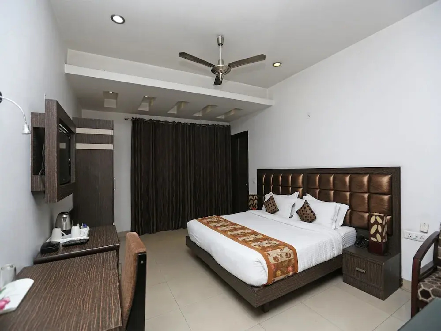 OYO 16004 Le Crescent