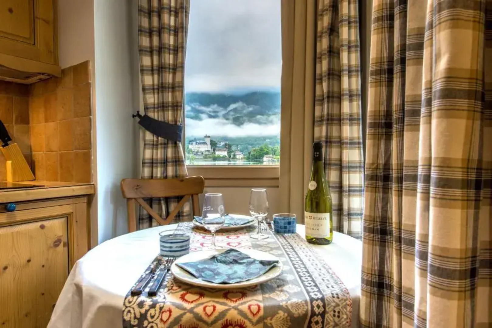 La Baie des Voiles pieds dans l'eau, 12 Apts du studio au Duplex by Location lac Annecy, LLA Selections