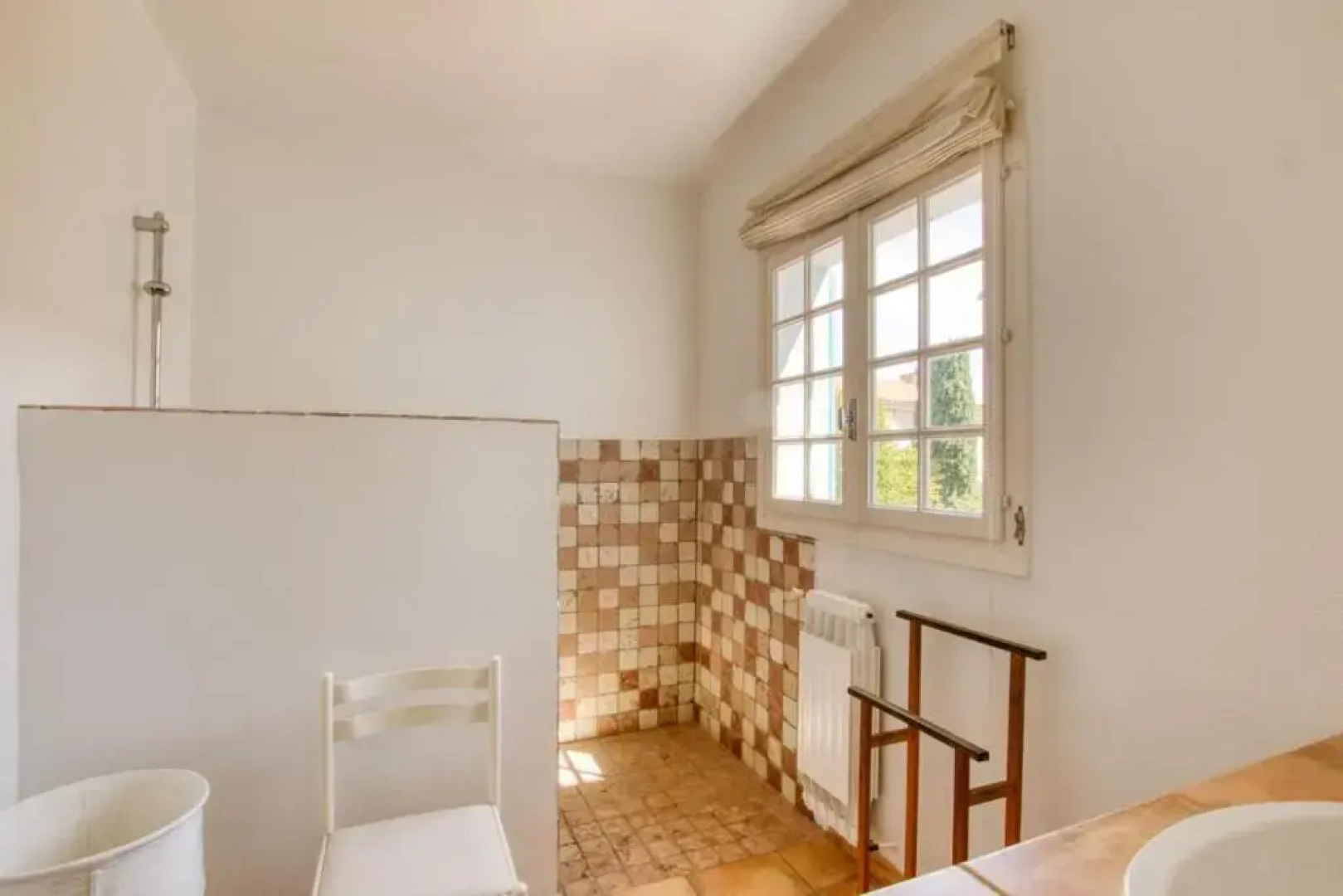 Elegant House with Terrace Garden And Pool