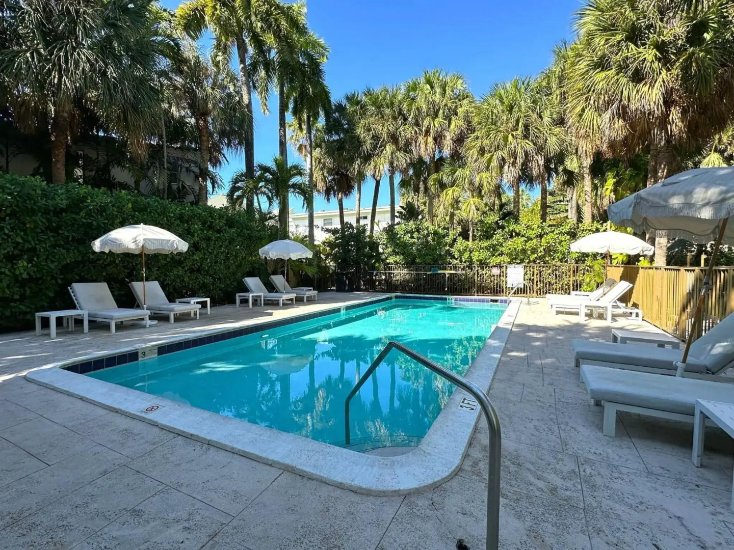 Miami River Inn By Renzzi